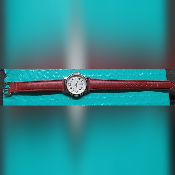 GUC White Stag Easy Read Dial Wrist Watch - Picture 4 of 5